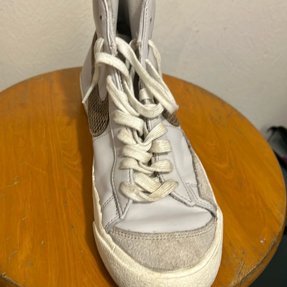 Nike sail gray men’s sneakers